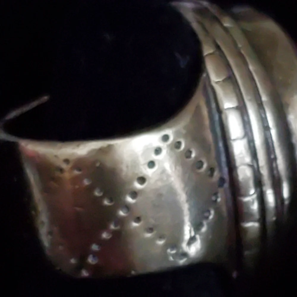 Brass tone men's ring with large brown cabochon size 6 1/2